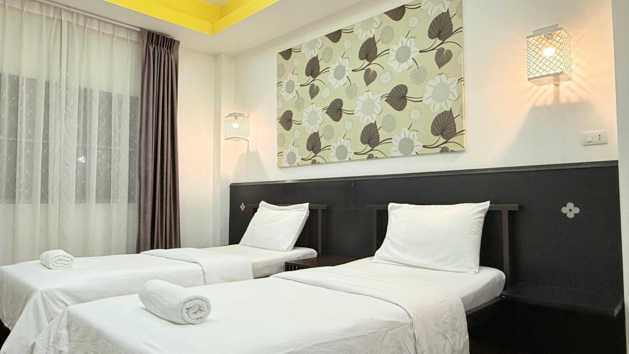 Issara House 2*