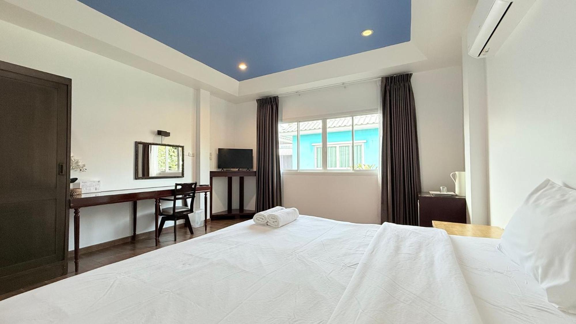 Issara House Hotel