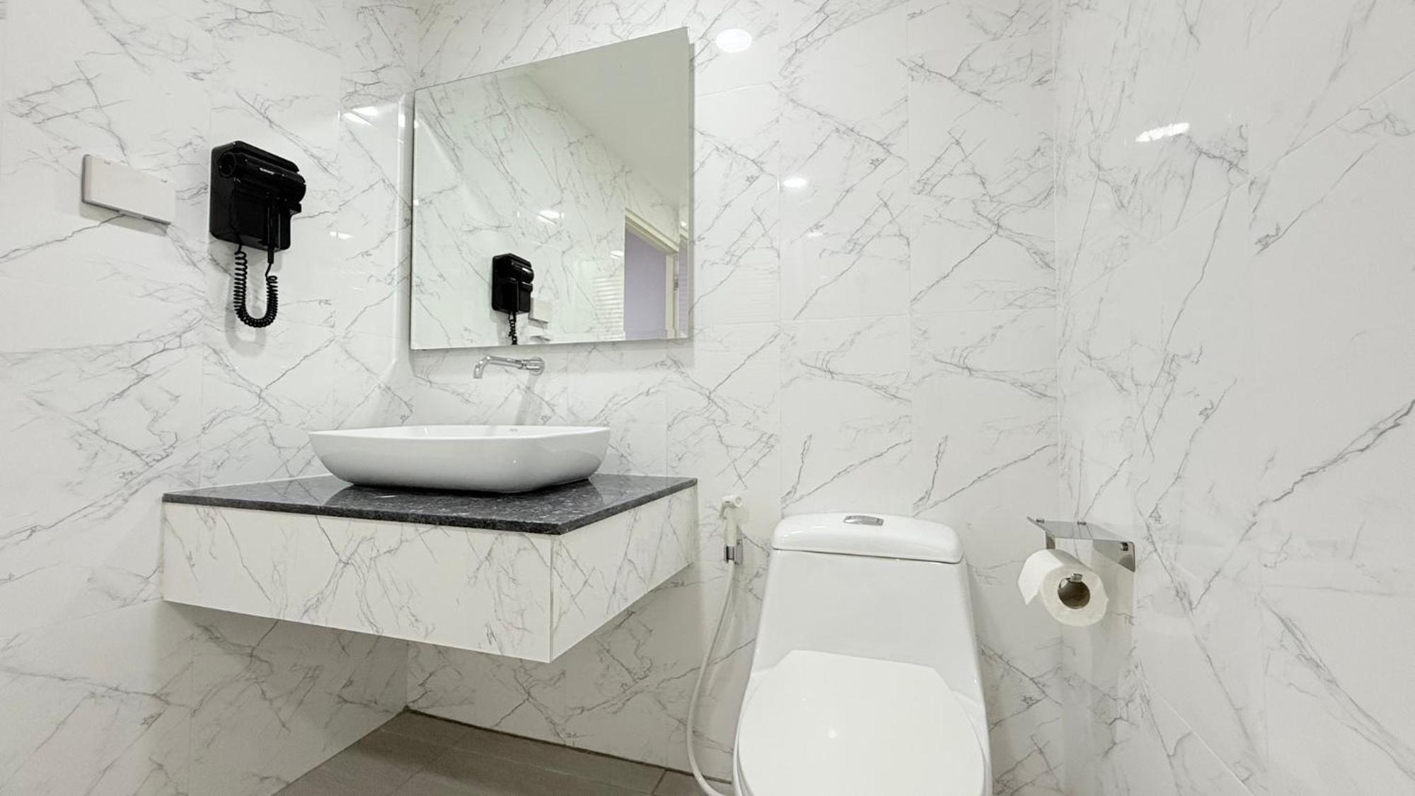 Issara House Hotel