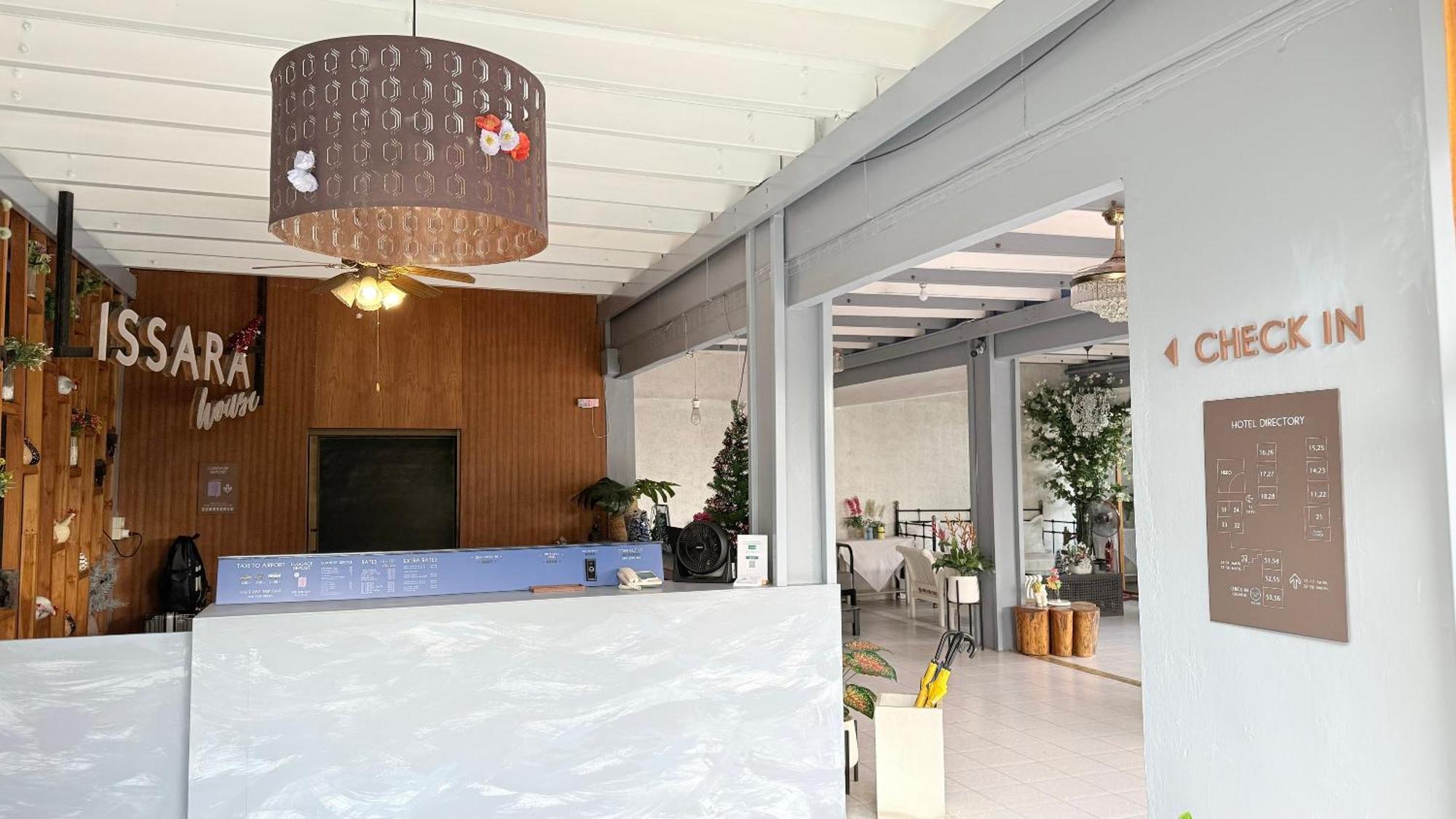 Issara House 2*